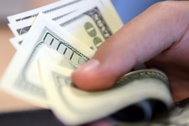 Dolar 3,04'ü aştı