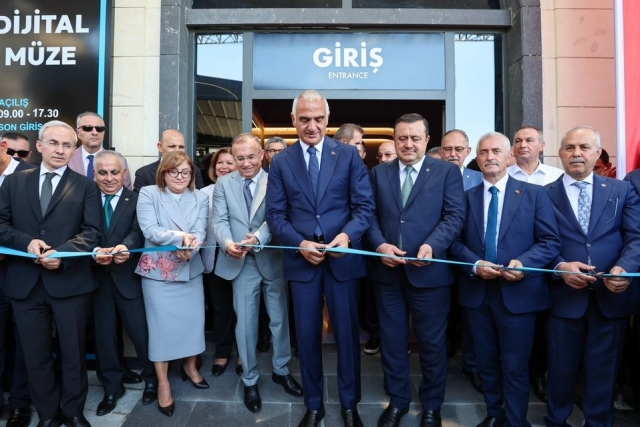 Bakan Ersoy’un katılımıyla Dijital Sanat Müzesi açıldı
