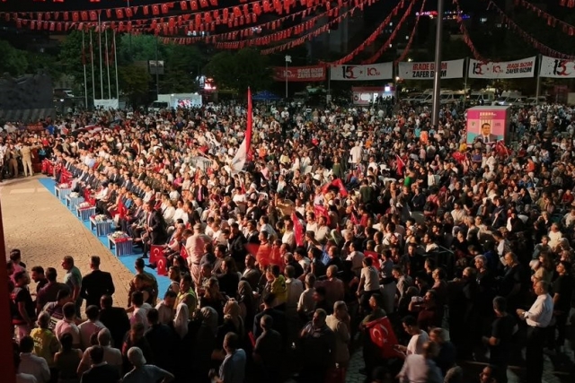 10 yıl önceki heyecanla Gaziantep tek yürek meydanlara indi!