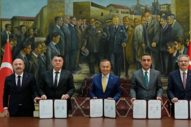 Gaziantep Valiliği'nden Eğitime 65 Bin Ayakkabı Gaziantep Valiliği'nden Eğitime 65 Bin Ayakkabı