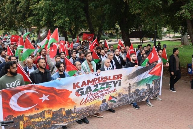 GAÜN öğrencilerinden Filistin’e destek yürüyüşü GAÜN öğrencilerinden Filistin’e destek yürüyüşü