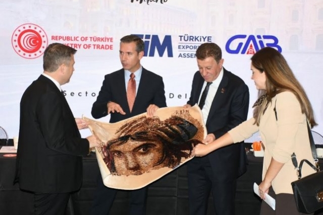 Türk Halı Sektöründen Avrupa Çıkartması: Paris'in Ardından Milano'da Yoğun İlgi